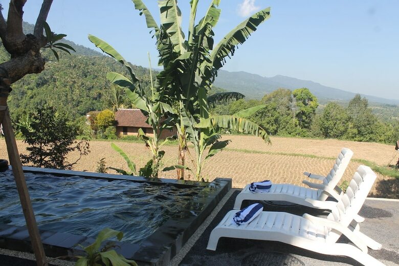 Hotel Mandhasativa Homestay