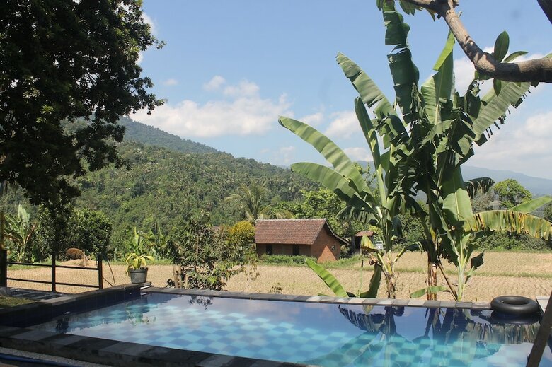 Hotel Mandhasativa Homestay