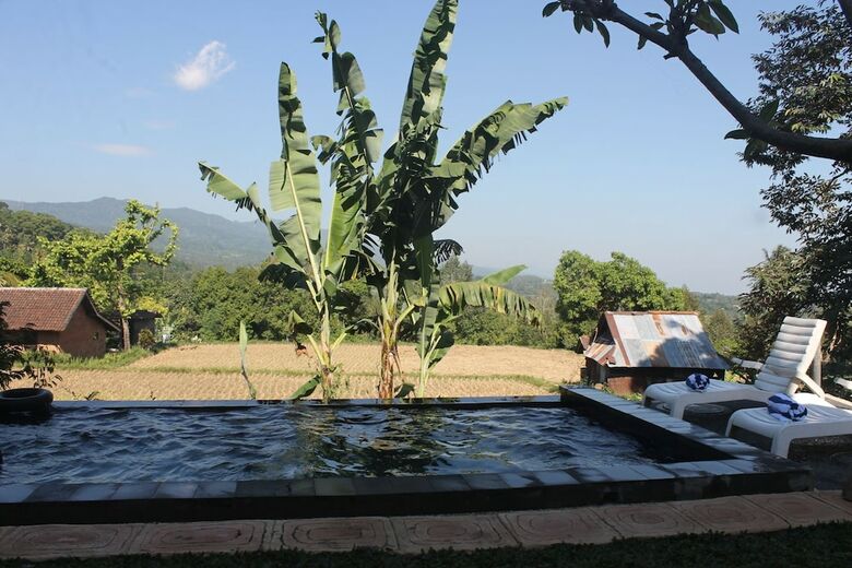 Hotel Mandhasativa Homestay