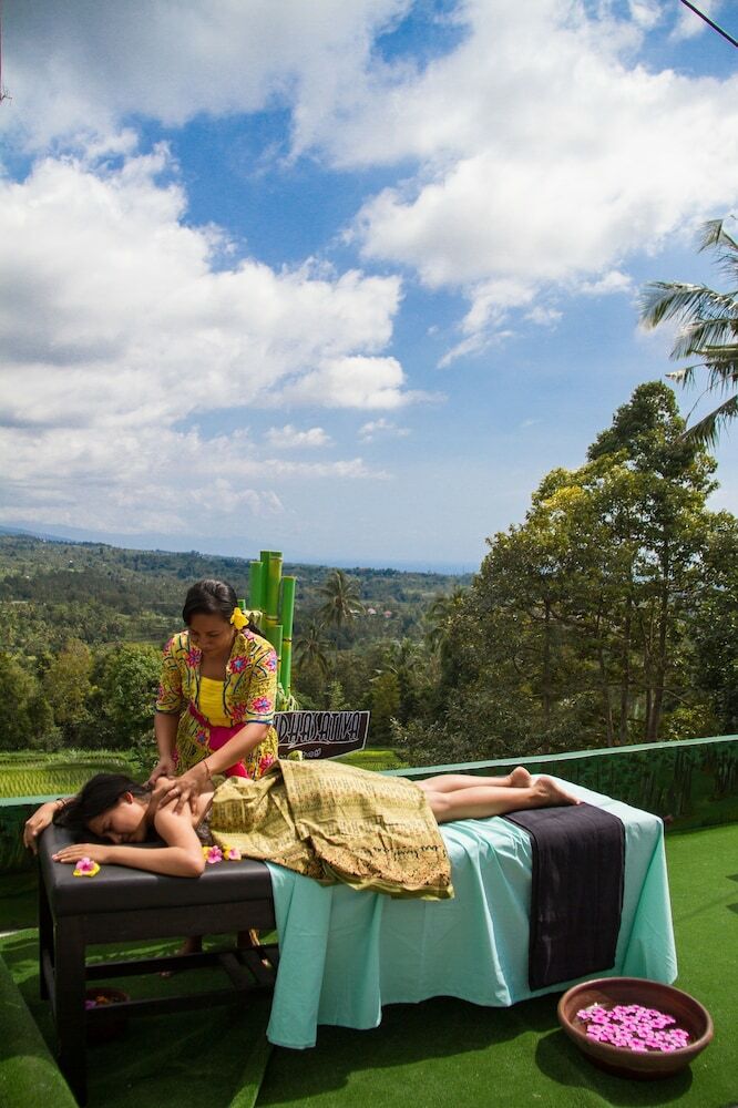 Hotel Mandhasativa Homestay