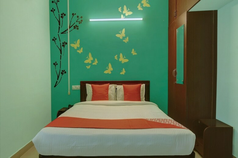 Hotel Oyo 24540 Veera Amohaa Service Apartments