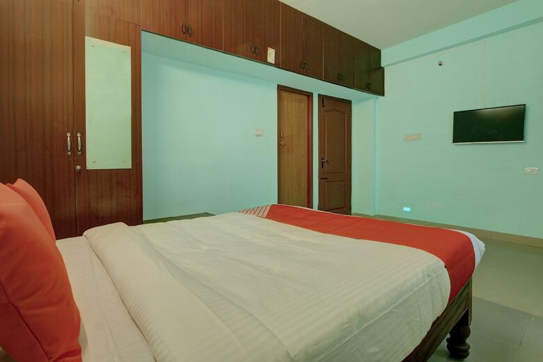 Hotel Oyo 24540 Veera Amohaa Service Apartments