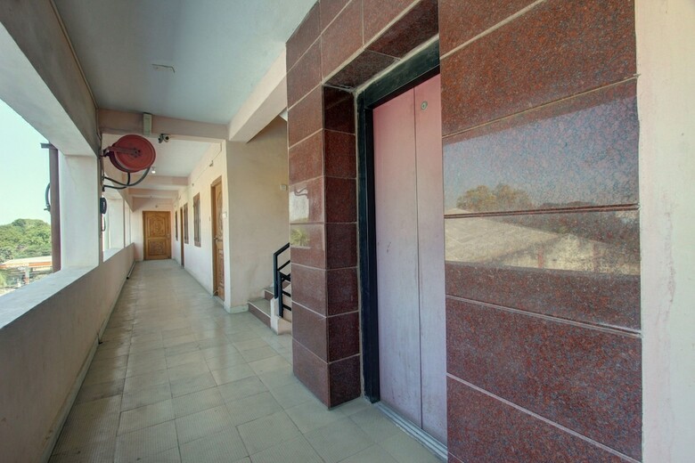 Hotel Oyo 24540 Veera Amohaa Service Apartments