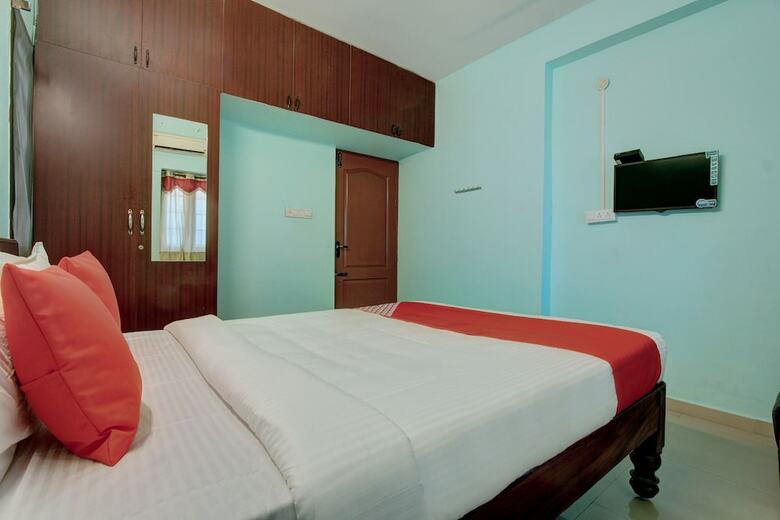Hotel Oyo 24540 Veera Amohaa Service Apartments