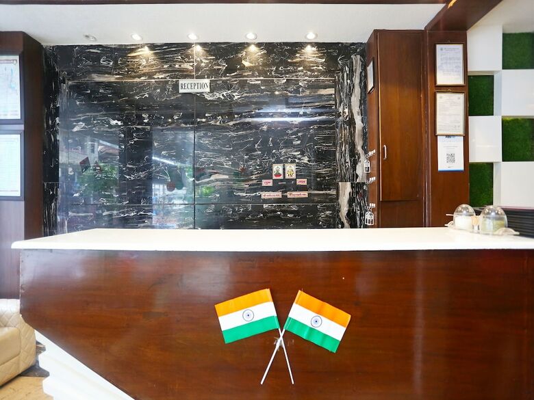 Hotel Oyo 18422 Central Grand