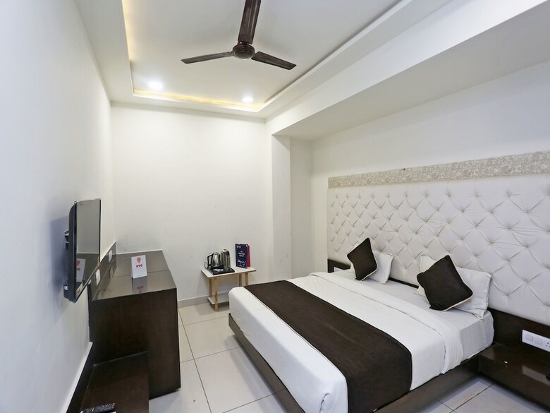 Hotel Oyo 18422 Central Grand