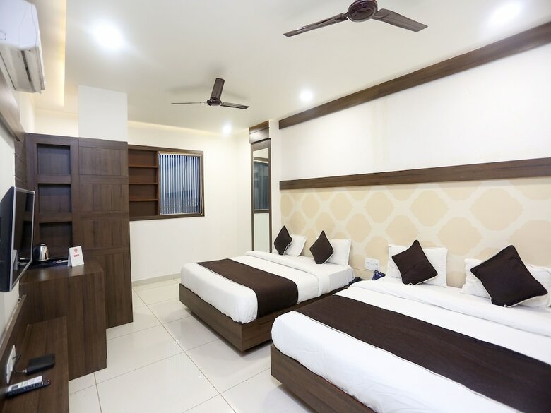 Hotel Oyo 18422 Central Grand