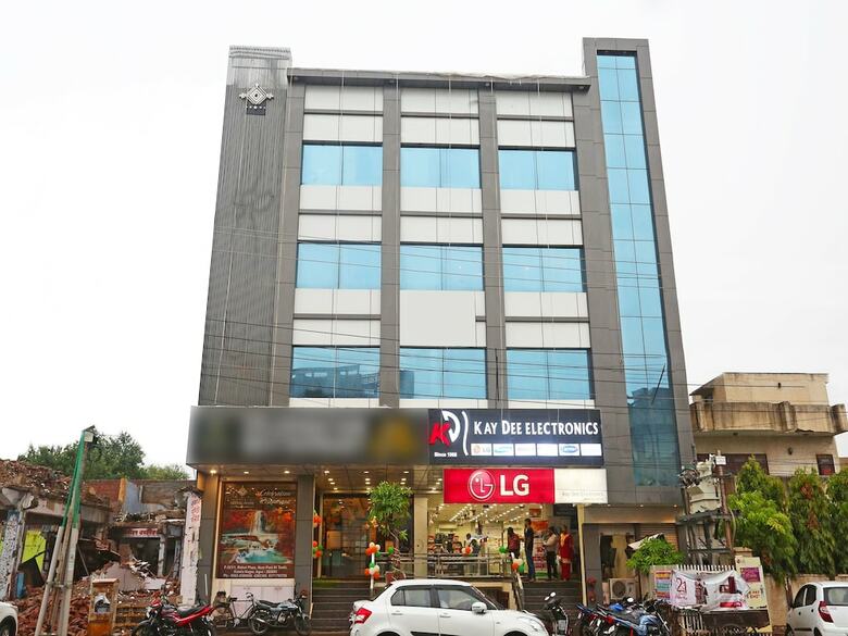 Hotel Oyo 18422 Central Grand