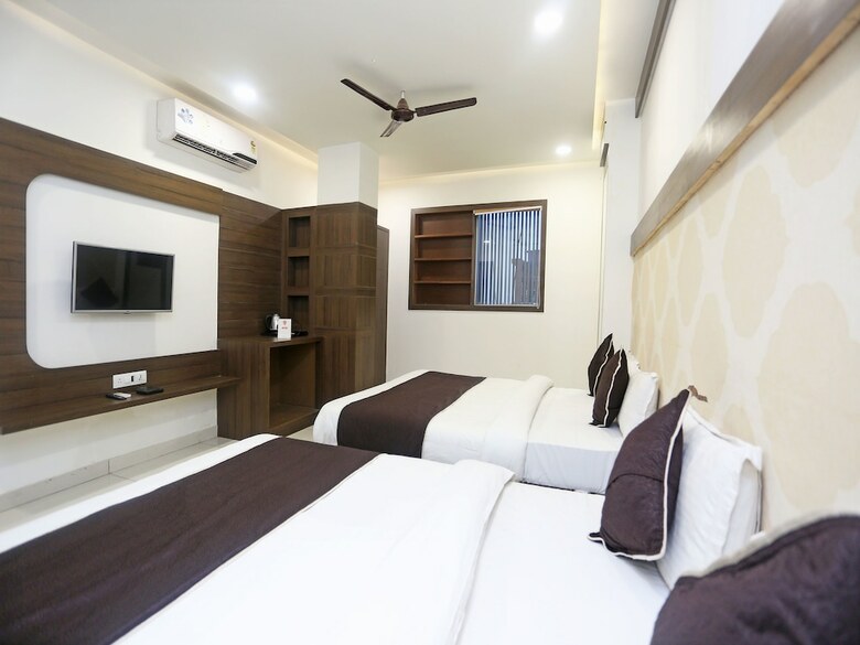 Hotel Oyo 18422 Central Grand