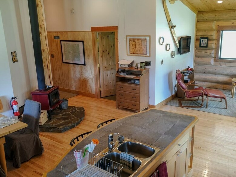 Beautiful Log Chalet Near Fernie, B.c