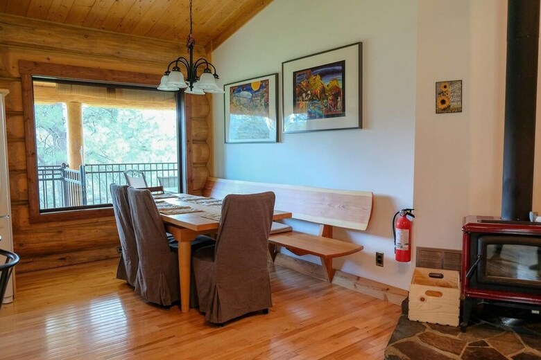 Beautiful Log Chalet Near Fernie, B.c