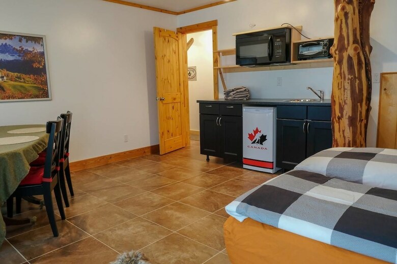 Beautiful Log Chalet Near Fernie, B.c