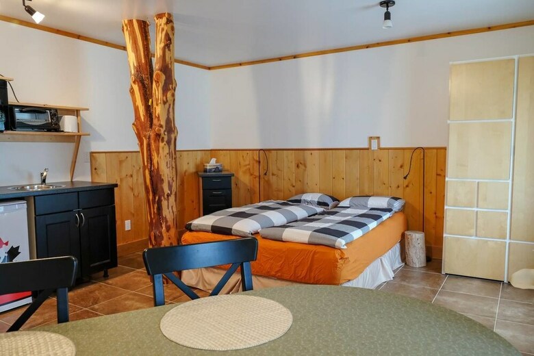 Beautiful Log Chalet Near Fernie, B.c