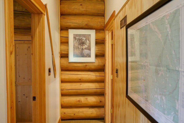 Beautiful Log Chalet Near Fernie, B.c