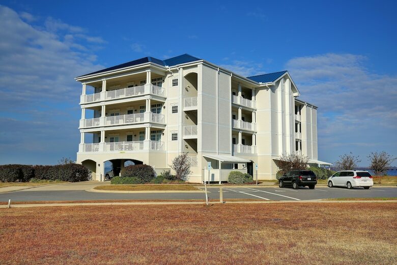 Waterside Resort By Capital Vacations