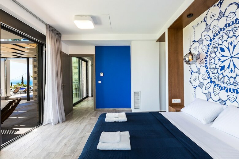 Villa Blue Skyline