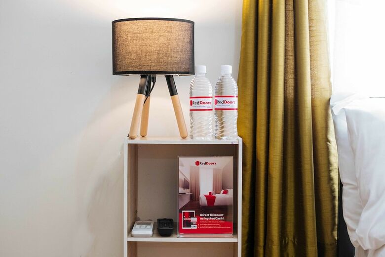 Hotel Reddoorz Premium @ Smdc Fairview