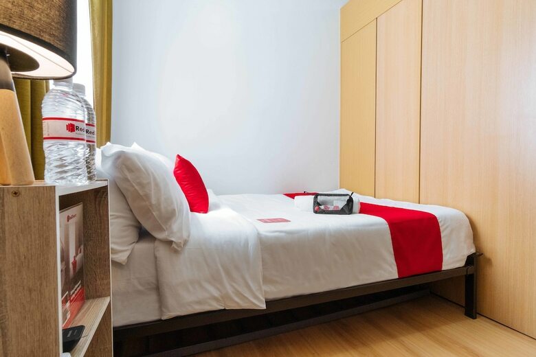 Hotel Reddoorz Premium @ Smdc Fairview