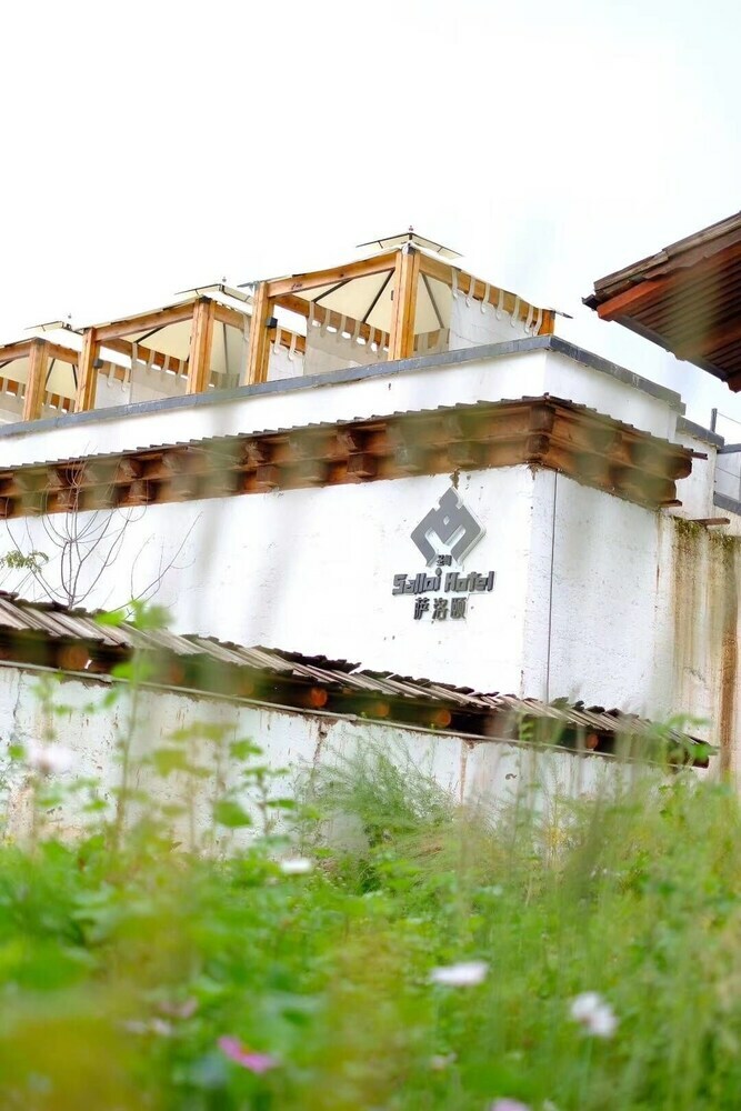 Shangri-la Salloi Rustic Luxury Hotel