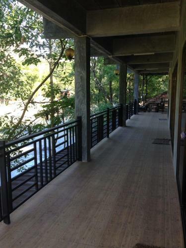Hostal Bann-rim-nam Guesthouse