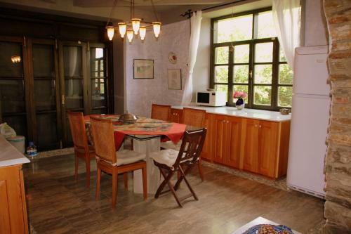 Eski Doganbey Houses
