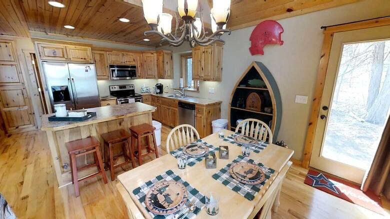 Cabana Lakefront Hideaway
