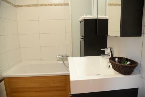 Hotel Race & Rooms