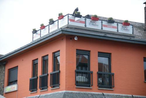 Hotel Race & Rooms
