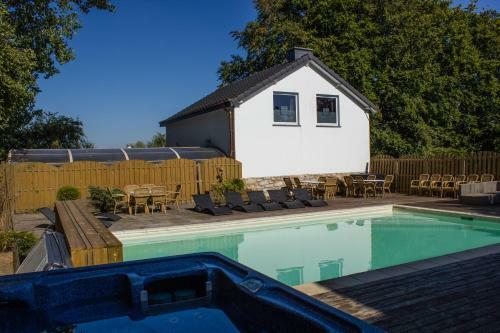 Dolce Villa Pool And Wellness