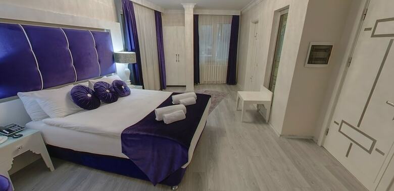 Lion City Hotel