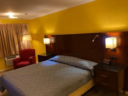 Hotel Dragon Inn & Suites