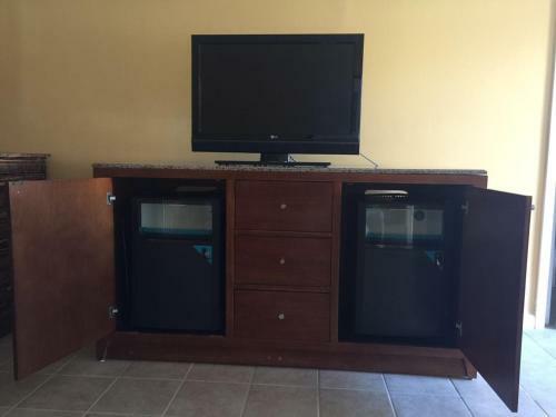 Hotel Dragon Inn & Suites