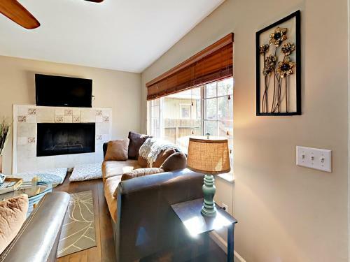 2572 Elwood Ave Home