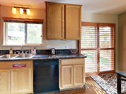 2572 Elwood Ave Home