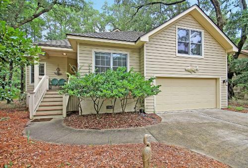 Spacious Overlooking Lagoon Home