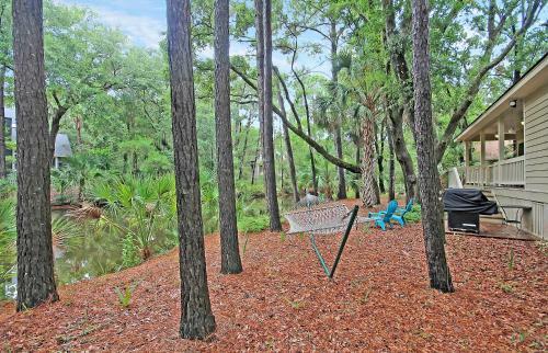 Spacious Overlooking Lagoon Home