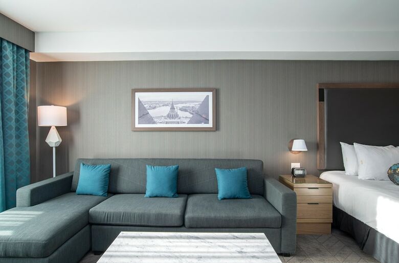 Sandman Signature Ottawa Airport Hotel