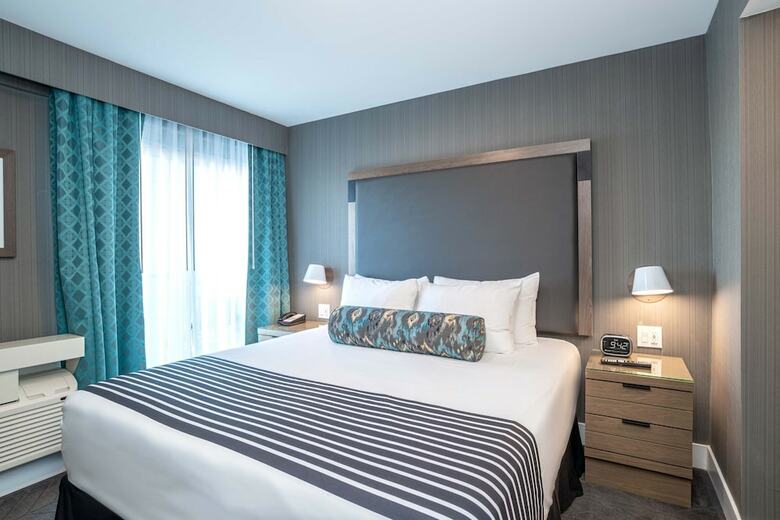 Sandman Signature Ottawa Airport Hotel
