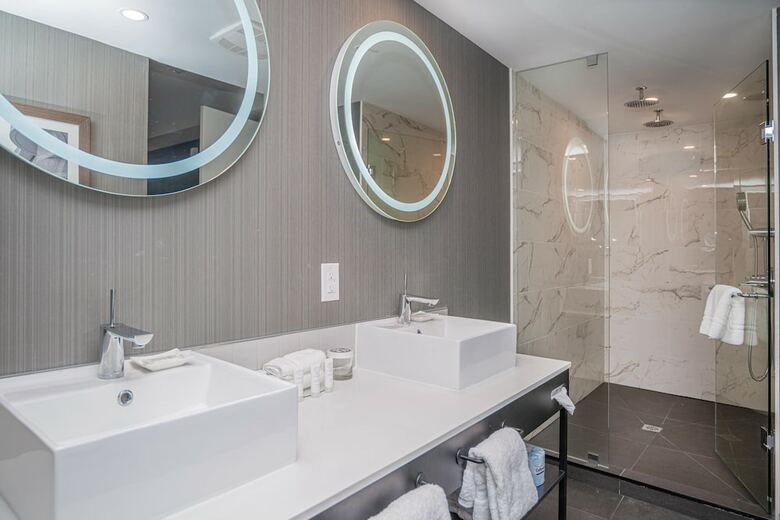 Sandman Signature Ottawa Airport Hotel