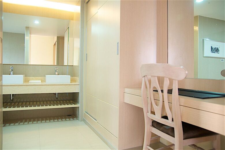 Hotel Jolly Suites Petkasem