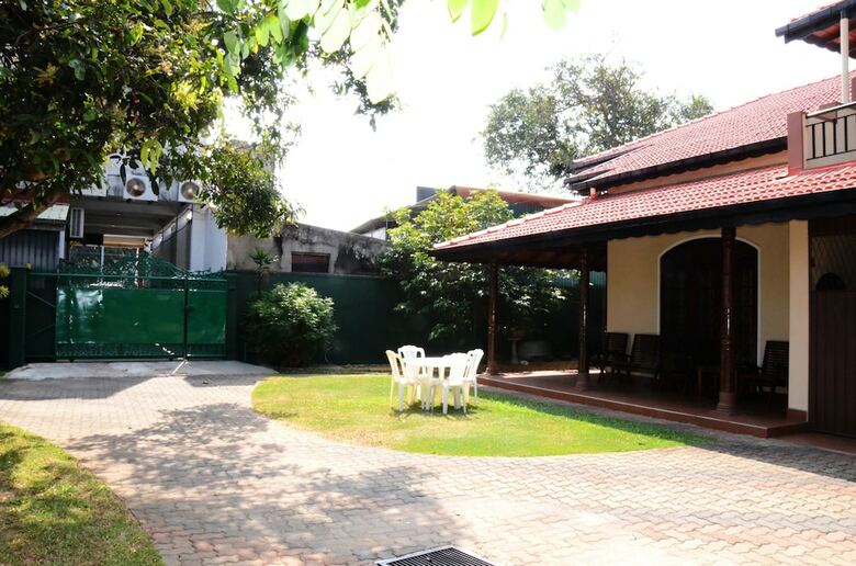 Bed & Breakfast Gondolas Holiday Lanka