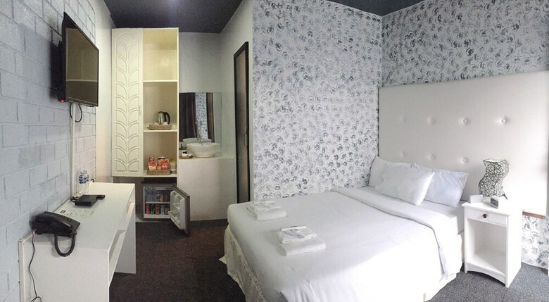 Hotel Grand Peninsula Suites