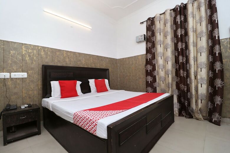 Oyo 18943 Hotel Punjab Residency