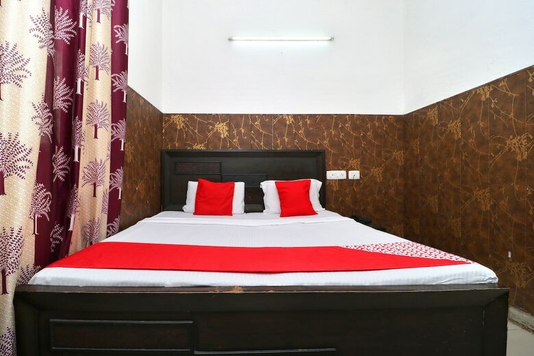 Oyo 18943 Hotel Punjab Residency