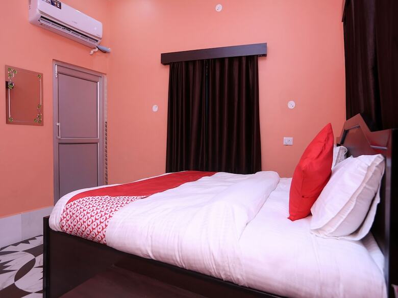 Oyo 22221 Yadav Hotel