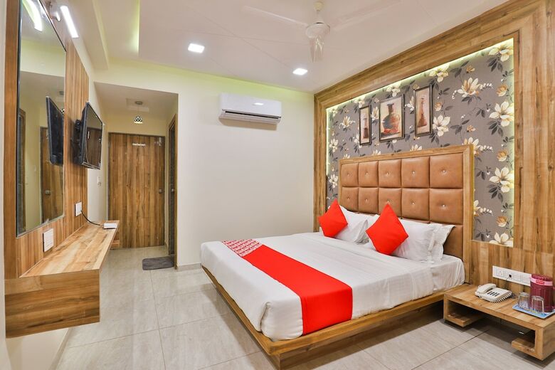 Oyo 24444 Hotel Rudrax