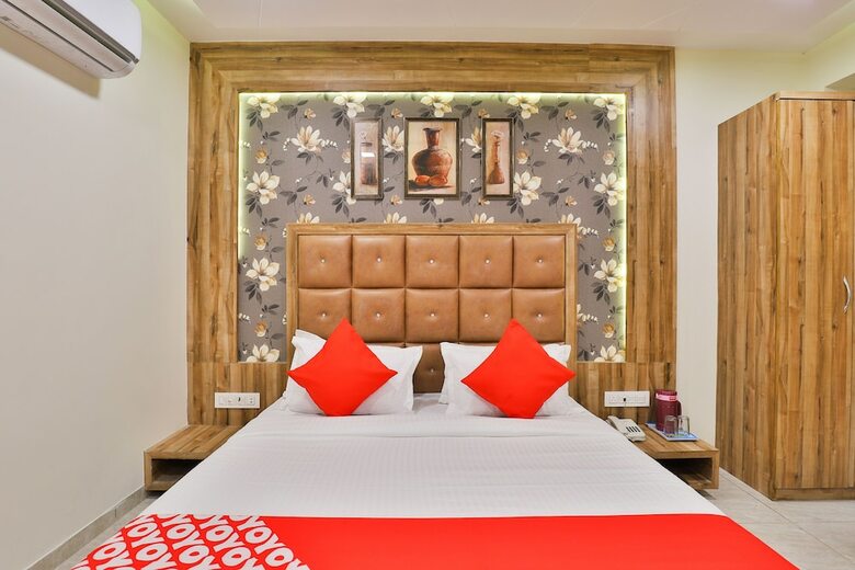 Oyo 24444 Hotel Rudrax