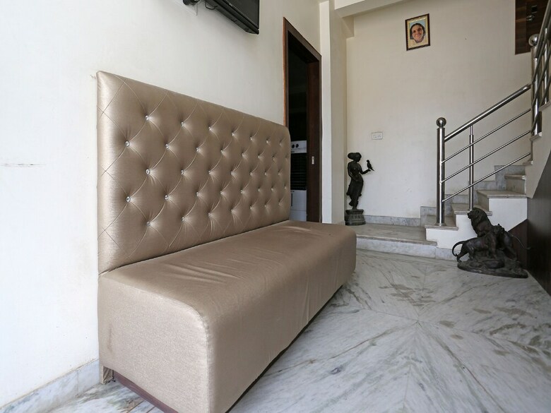 Oyo 17066 Hotel Pushpa Palace