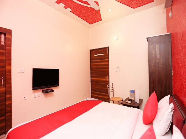 Oyo 17066 Hotel Pushpa Palace