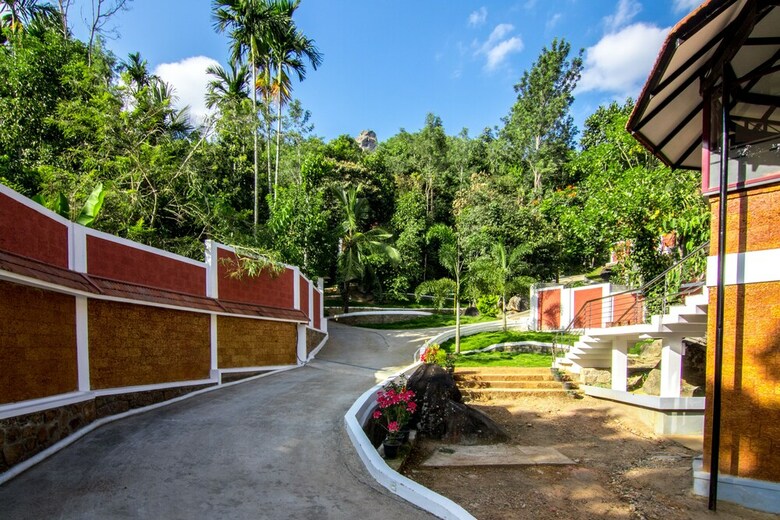 Hotel Edakkal Village Resort
